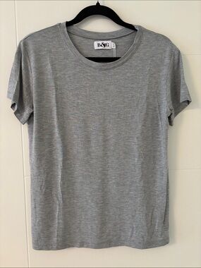 NWT Women's Short Sleeve Tee in Light Gray